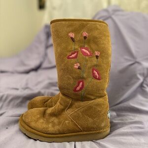 UGG Tan and Pink Floral Design RARE
Purchased in England